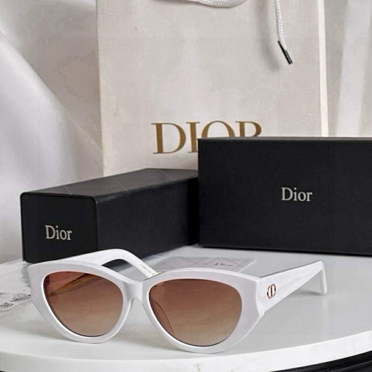Picture of Dior Sunglasses _SKUfw77619914fw